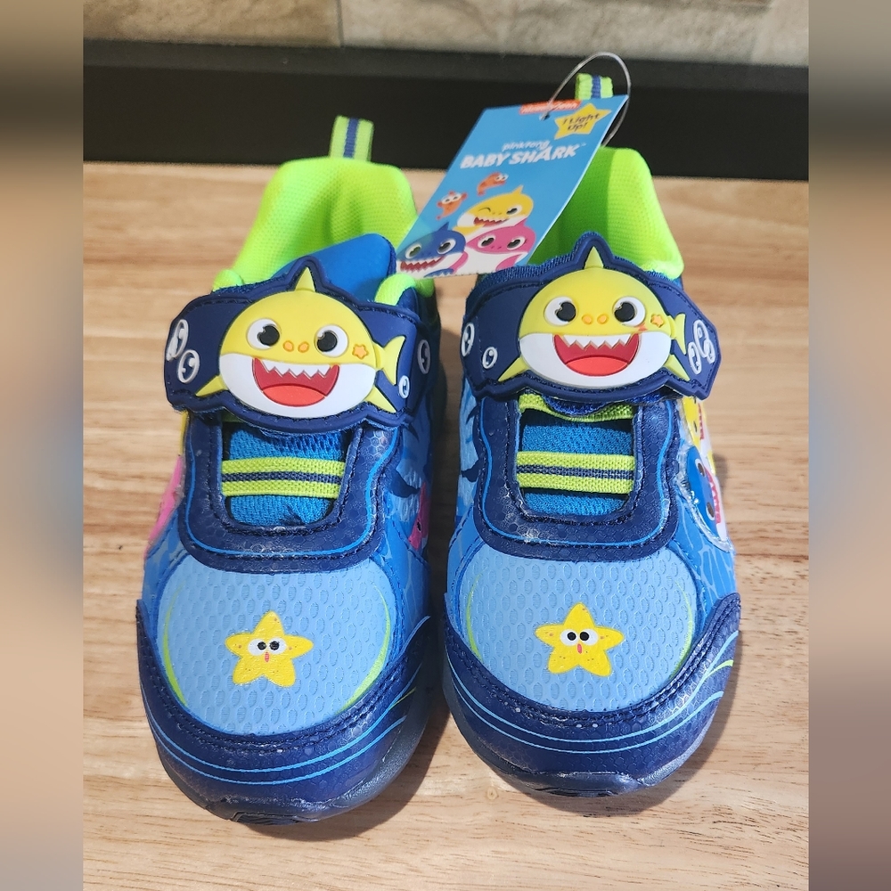 NWT Baby Shark Toddler Boys Light Up Athletic Sneakers. Without box